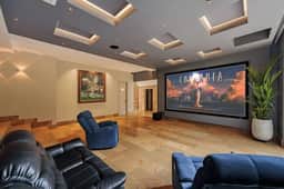 San Antonio Mansion | Jacuzzi | Fire Pit | Cinema - Image 5
