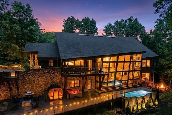 Mansion 24ppl |F1 & Golf Simulator| Wellness| Pool - Image 1